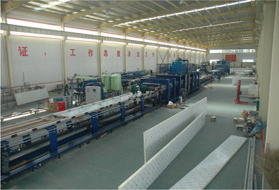 Ligne de panneau sandwich en PU de 60 mm non continue