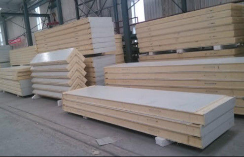 Ligne de panneau sandwich en PU de 60 mm non continue