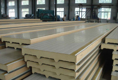 Ligne de panneau sandwich en PU de 60 mm non continue