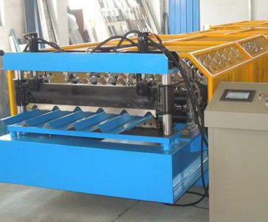 Machine à former des feuilles de mur