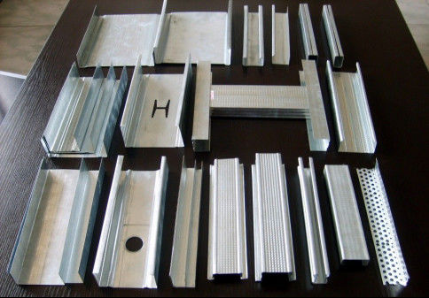 8.Machine de formage de rouleaux à boutons métalliques