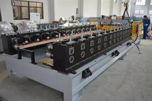 Machines à former des cartes électriques