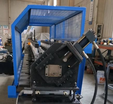 Machine de formage de profilés de maisons vertes