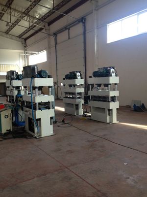 Machine de cadre de porte en acier turc