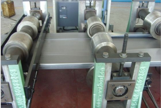 PLC 10m/Min machine de formage de panneaux muraux de chariot de camion