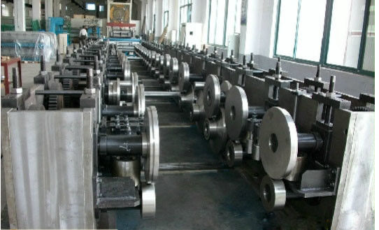 Machine de formage de rouleaux de chemin de câbles
