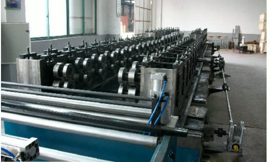 Machine de formage de rouleaux de chemin de câbles