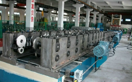 Machine de formage de rouleaux de chemin de câbles