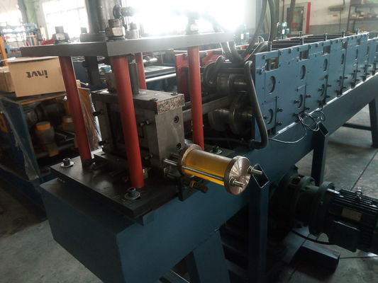 Machine de formage de rouleaux de plaques anti-patinage