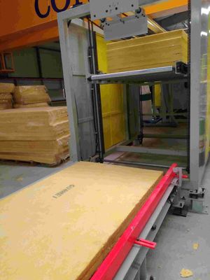 Ligne de coupe automatique pour l'alimentation des panneaux sandwich en laine de roche